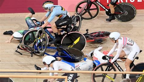 women's olympic cycling crash